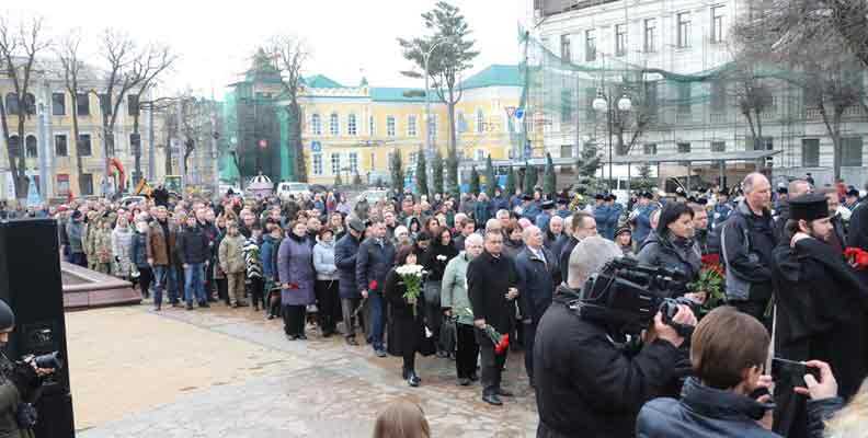 «Небесну Сотню» вшанували у Вінниці. На Майдані загинуло 3 вінничан – Брезденюк, Шимко і Полянський…