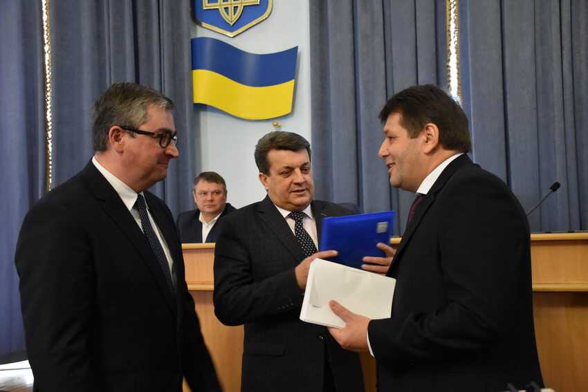 Три депутати Вінницької облради отримали посвідчення і планшети для роботи