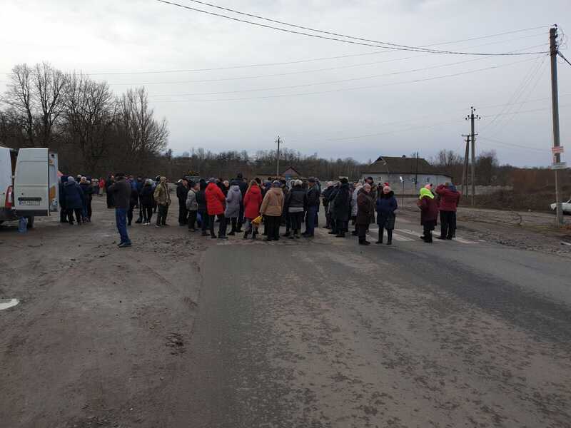 Три села з Тиврівщини перекрили трасу в Стоянах через децентралізацію!