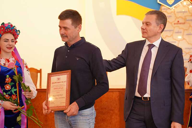 “Афганцю” Олександру Поліщуку вручили у Вінниці сертифікат на придбання легкового автомобіля