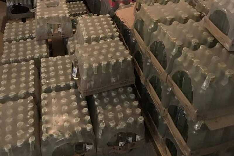У Вінниці ДФС вилучила 14 000 літрів так званої  “Поминальної” горілки, яку продавали в магазинах із-під поли по 40 гривень за пляшку