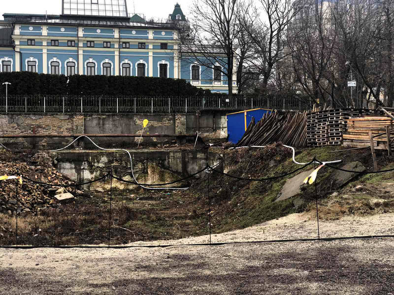 До дня пам’ятів Героїв Майдану: Символ гідності став захаращеним довгобудом. Хто це допустив і кому вигідна така наруга над героями через 5 років Революцїї?