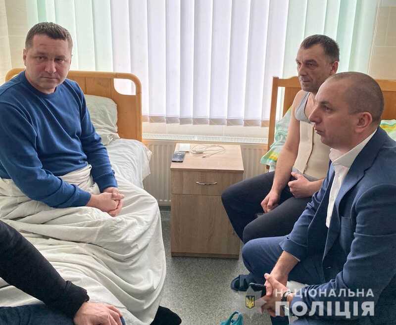6-х постраждалих у Жмеринці поліцейських відвідав у лікарні генерал Юрій Педос