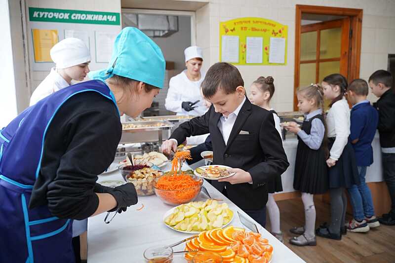 «Шведський стіл» запустили у 9-й школі Вінниці