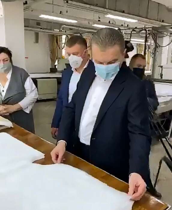 17300 захисних костюмів для медиків Вінниччини пошиють на замовлення ВМР фабрики Володарка та Поділля (відео)