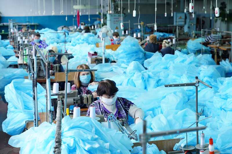 1500 захисних костюмів для медиків Вінниці пошила фабрика “Поділля”