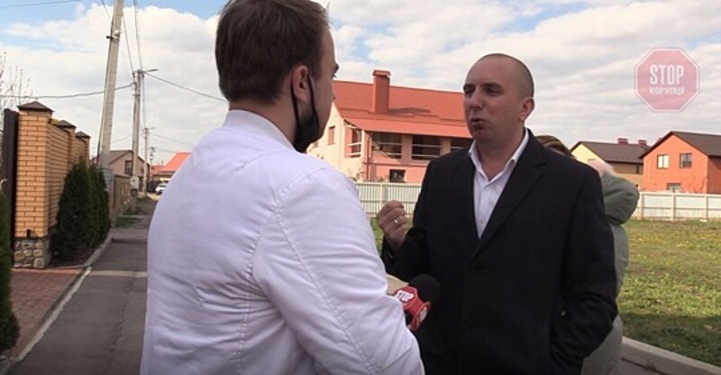 Представники «Стопкору» пікетували вінницьку поліцію через скандал з «незадекларованим» будинком генерала Юрія Педоса (відео)