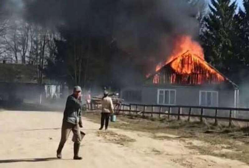 Так запалили траву, що згоріла сільрада у Житомирські області