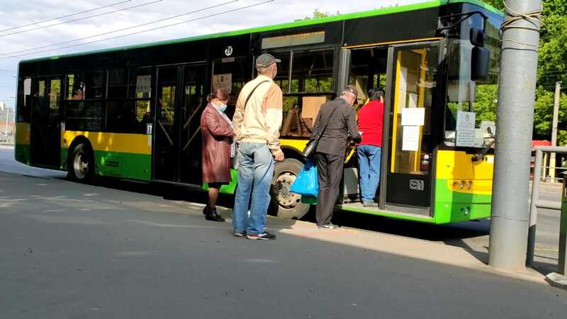 Вінничани самовийшли з карантину! В парках всі без масок, у транспорті  знову пенсіонери, ресторани відкривають літні тераси…