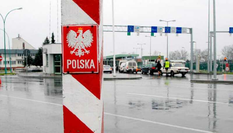 Сьогодні вночі Польща відкриє внутрішні кордони