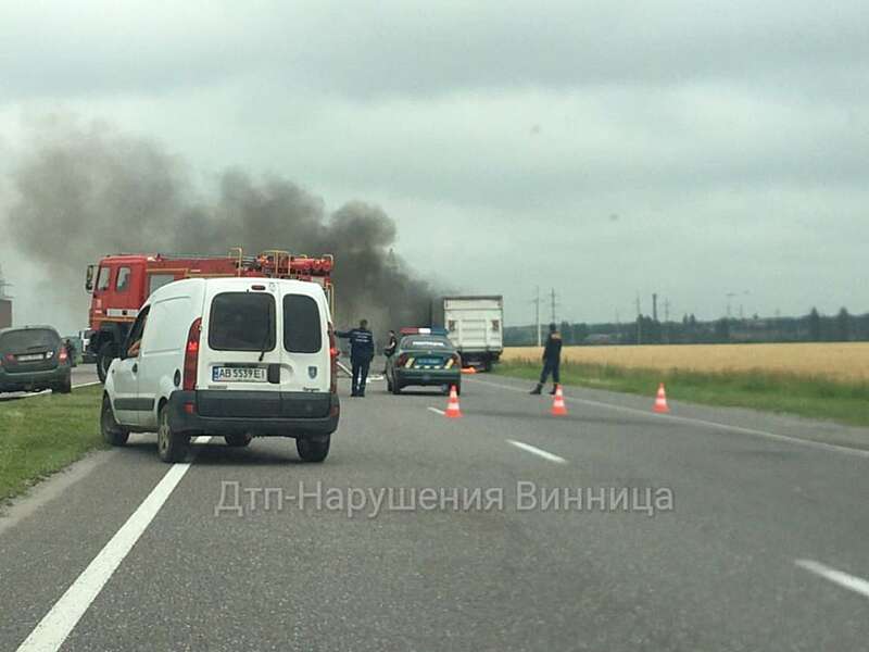 Під Калинівкою на трасі горить вагтажівка!