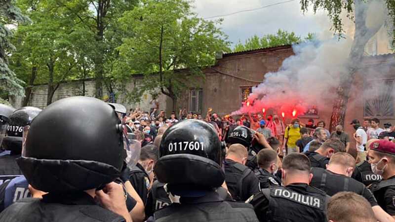 У Києві “Беркут” б’є людей під судом по Стерненку… (відео)