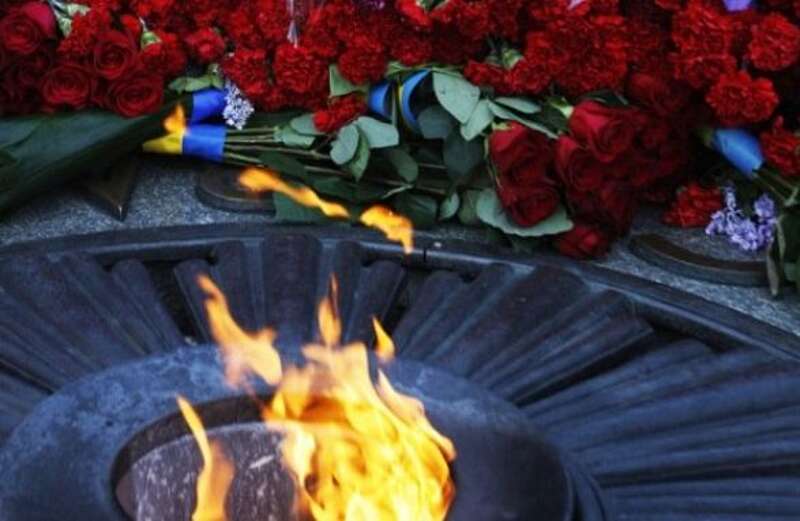 Сьогодні в Україні день скорботи і вшанування пам’яті жертв війни