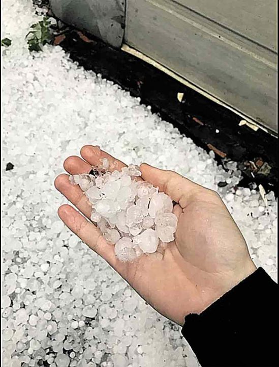 Крупний град у Калинівці знищив всю городину. Такі катаклізми стались і в інших районах області та регіонах України