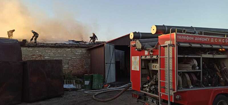У Вінницькому районі на одному з підприємств спалахнула пожежа