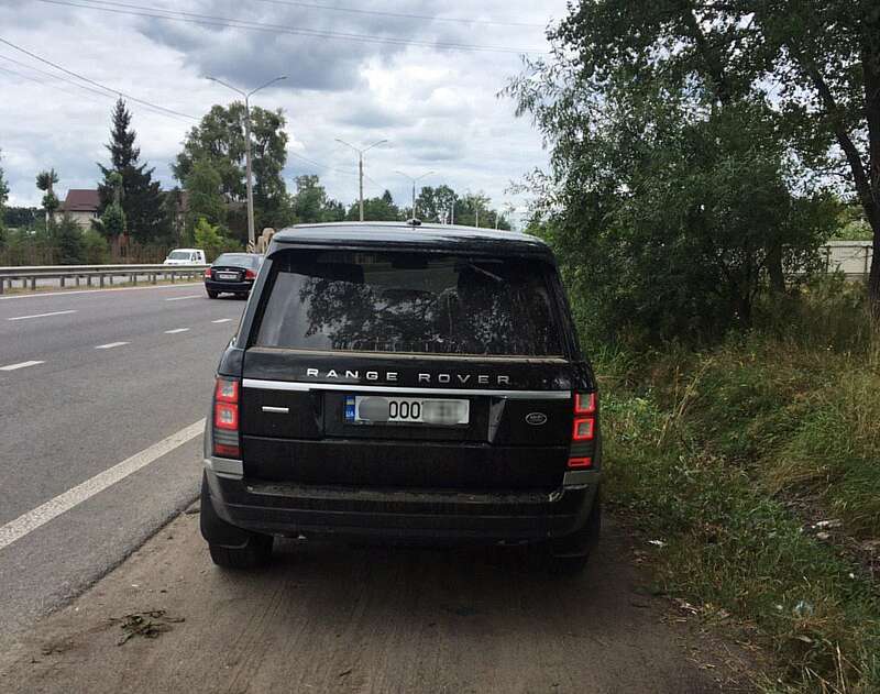 Порушник пропонував поліцейському хабара