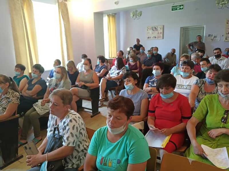 Перше вересня під загрозою у Кожухові. Вчителі і батьки вимагають звільнення директора (оновлено, відео)