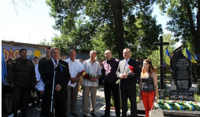 Скандал у Брацлаві через фонтан біля братської могили воїнів