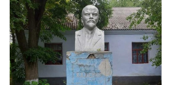 Селяни відмовилися демонтувати єдиний на Вінниччині памятник Леніну