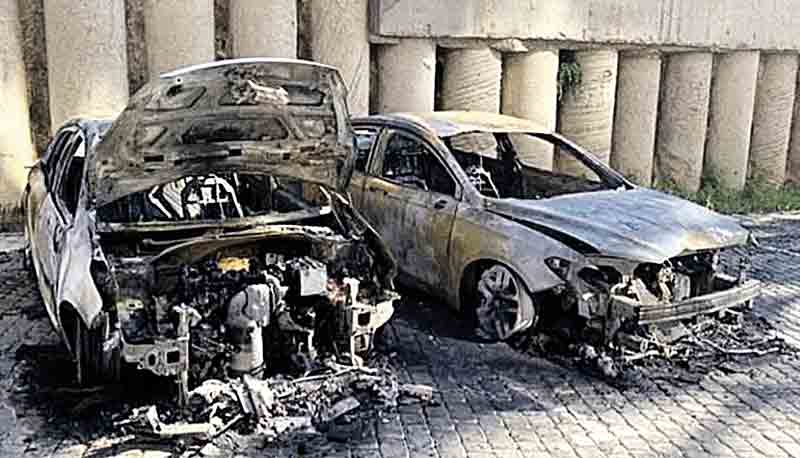 2 авто спалили у Вінниці біля «Резиденції» (подробиці)