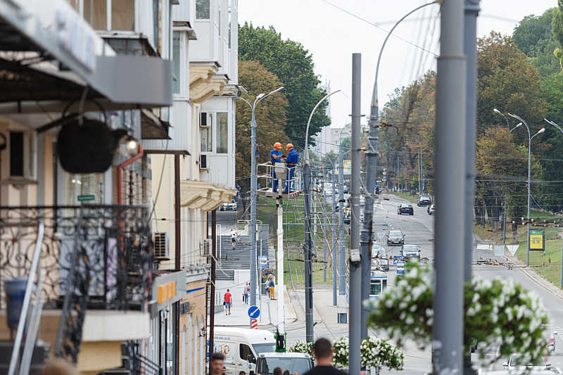 По вулиці Соборній встановлюють енергозберігаючі ЛЕД-світильники