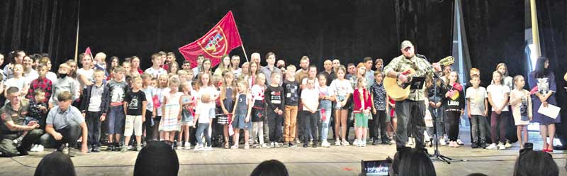 Срібними пам`ятками «Батьківське серце» нагородили дітей загиблих героїв у Вінниці