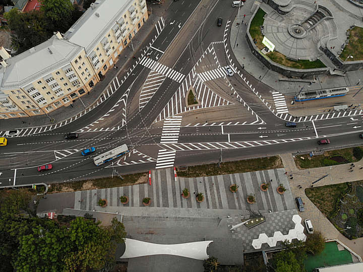 Для вдосконалення роботи світлофорів на площі Гагаріна їхню циклограму коригували тричі