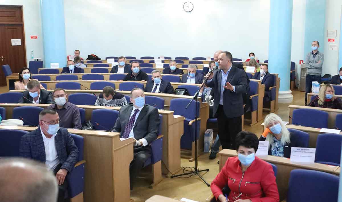 На позачерговій 46 сесії обласної ради розбирали ситуацію із КОВІД- 19 в області (відео)
