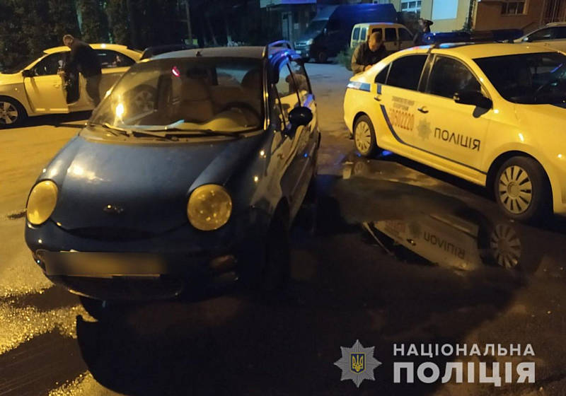 У Вінниці поліцейські затримали правопорушника, який погрожував вбивством вінничанину на парковці
