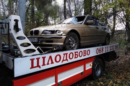 У вінницькому лісі знайшли покинуте авто, яке причетне до смертельного ДТП