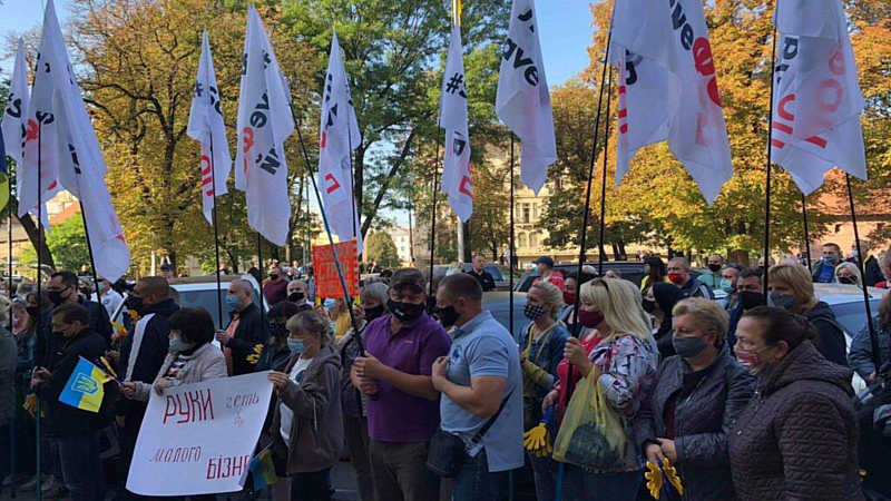 Козятинчани повстали: мітингують під будівлею Козятиської міської ради