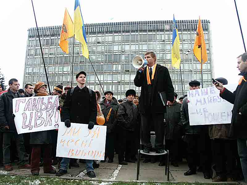 Щетинін пообіцяв заблокувати сесію міської та обласної рад. Чи вдасться це йому — побачимо у п’ятницю