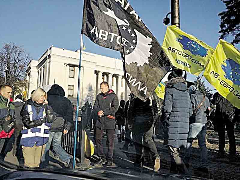 Повстали вінницькі євробляхери. Чому їх побила у столиці поліція?