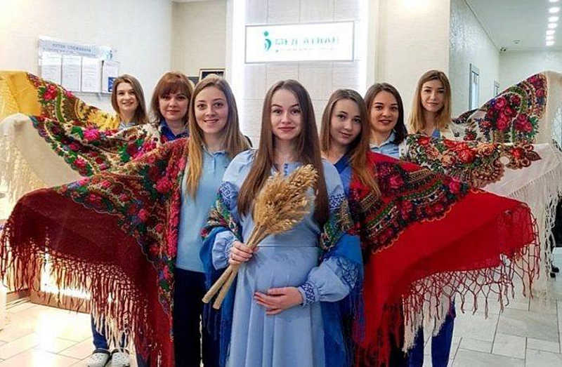 Сьогодні вінничанки в українських хустках будуть встановлювати рекорд