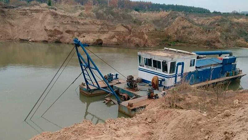 Три роки закривали очі на нелегальний кар’єр у Ладижині? Чому активісти звинувачують у цьому владу?