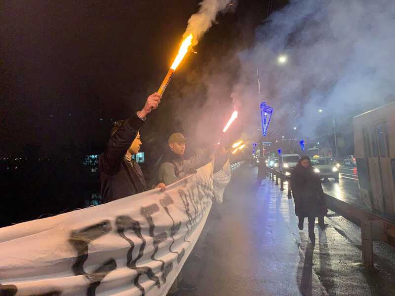 Піротехніка та «Геть Авакова із МВС» – вінничани влаштували акції протесту на підтримку «Ріфмастера», якого підозрюють у вбивстві журналіста Павла Шеремета