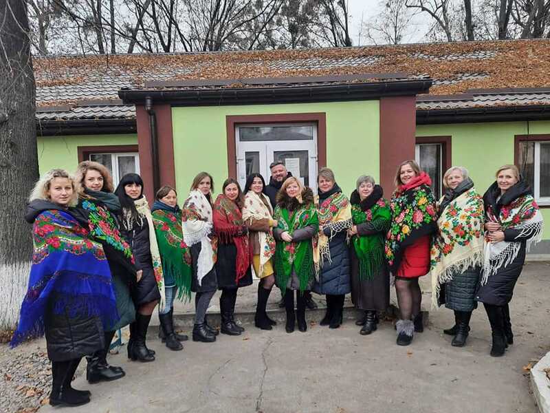 Жінки-медики Тульчинського медичного центру підтримали Флешмоб до Дня української хустки