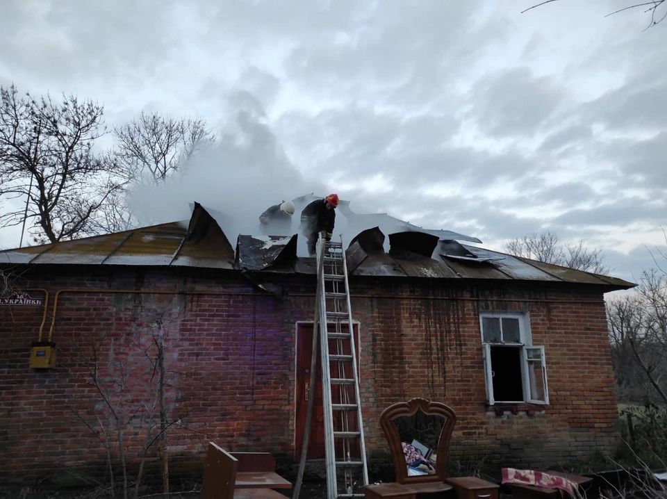 Через пічне опалення горіли два будинки на Вінниччині