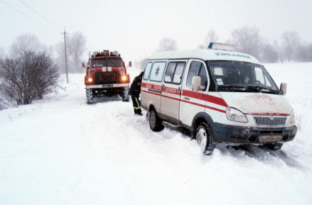 «Швидкі» із заметів витягали на Вінниччині… ДСНС просить не їхати за межі сіл та містечок за цієї погоди