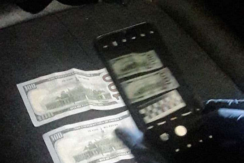 200 доларів хабара намагався дати поліцейським порушник правил дорожнього руху