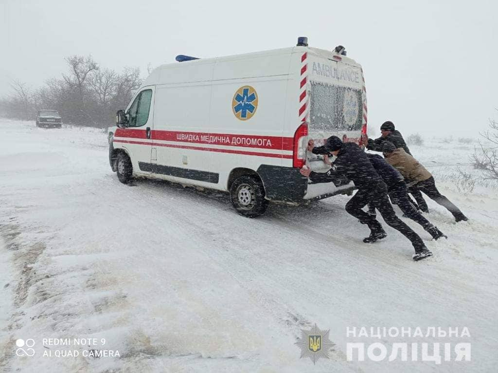 Одещину вже накрила снігова буря! Водіїв Вінниччини просять сьогодні ввечері чекати на погіршення погоди