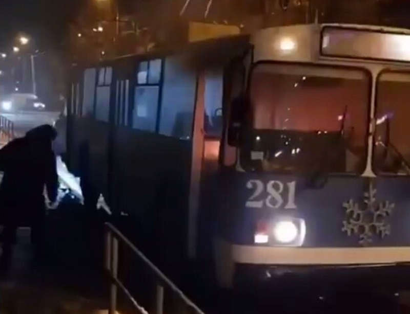 У Вінниці загорівся тролейбус (відео)