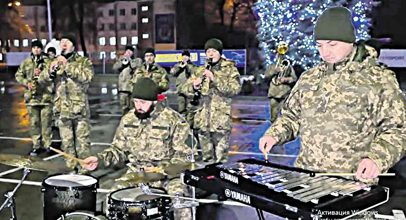Вінницькі військові з ВПС України відповіли ВПС зі США і теж записали «Щедрика». Зйомки тривали о четвертій ранку під дощем!