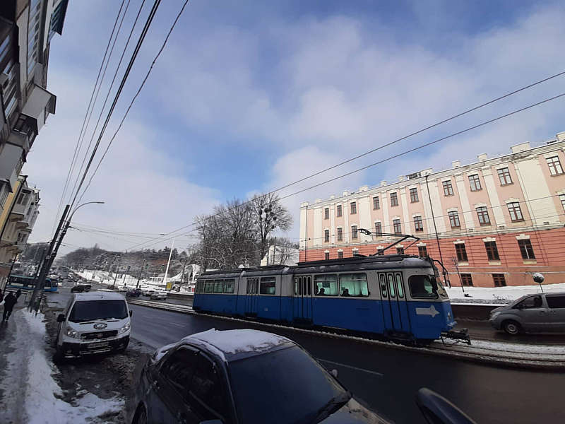 В центрі міста стоять трамваї в напрямку на залвокзал! Аварія мережі чи ДТП? (відео)