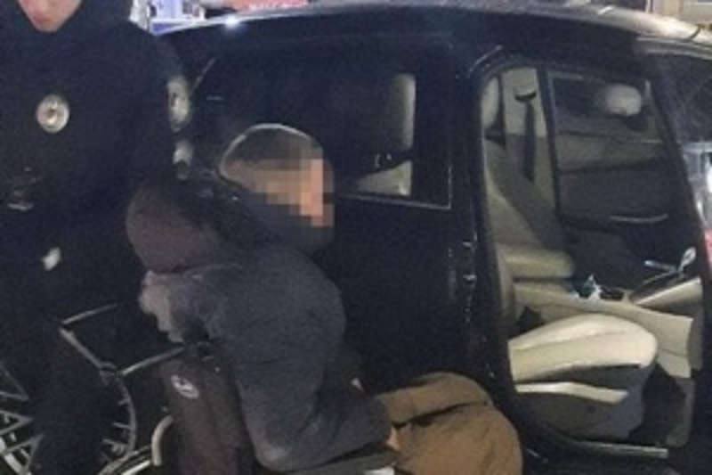 Чоловік в інвалідному візку мало не замерз на вулиці