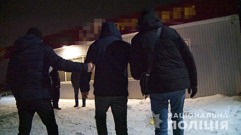 На Вінницьких Хуторах поліцейські вилучили обріз рушниці та набої (відео)