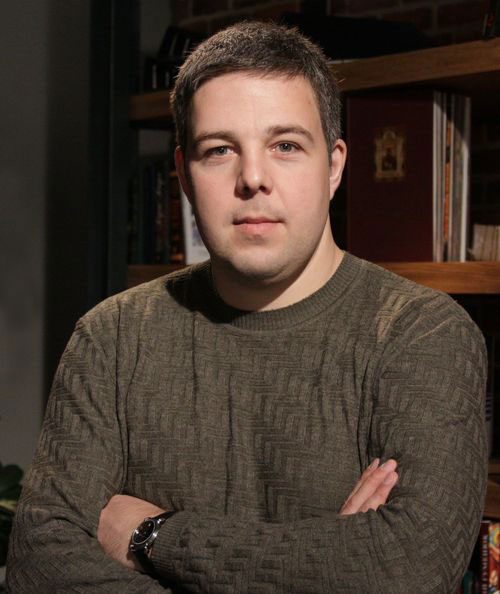 Тележурналіст із Вінниці Роман Гах залишиться без роботи після закриття NewsOne. Роман Недзельський принципово пішов із ZIK