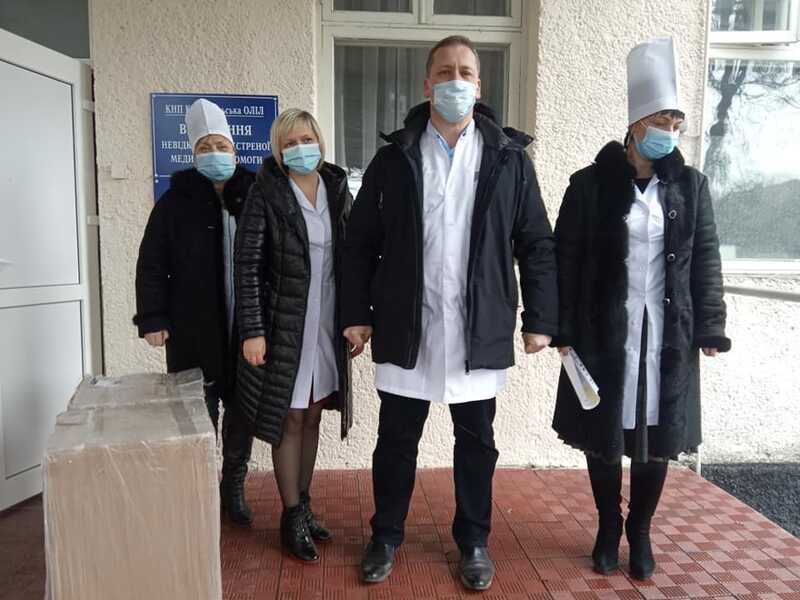 Чотири кисневих концентратора від фонду Порошенка отримали медичні заклади Вінниччини (відео)