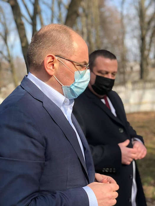 9 хвилин міністр Степанов у Вінниці переконував медсестру Олену вакцинуватись… І дав свій номер телефону! (відео)