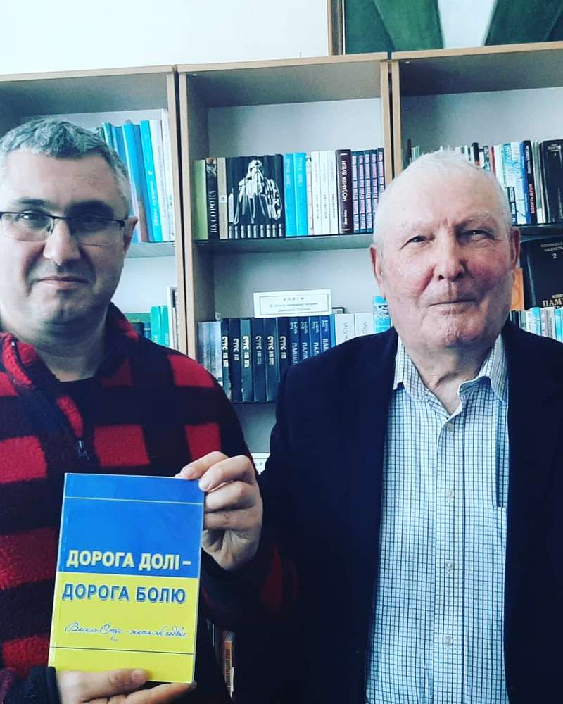 Сорочка і батьківська криниця Василя Стуса вразили у Рахнівці  Вахтанга Кіпіангі – автора «забороненої»  книги про поета із Вінниччини (відео)